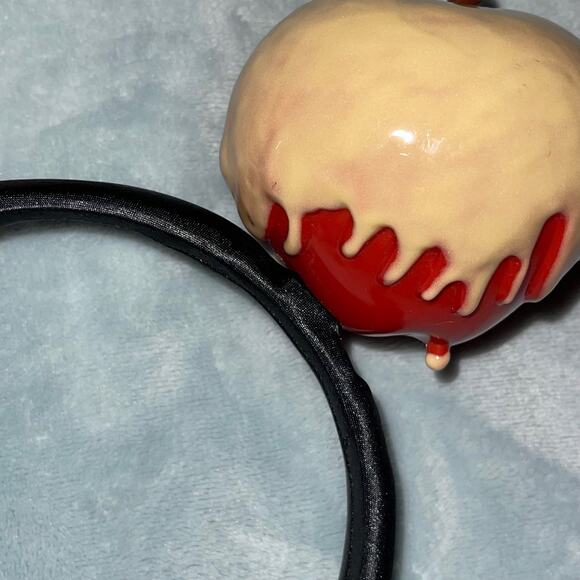 Rare Retired HTF Disney 2015 Glow in the Dark Poisonous Apple ears headband